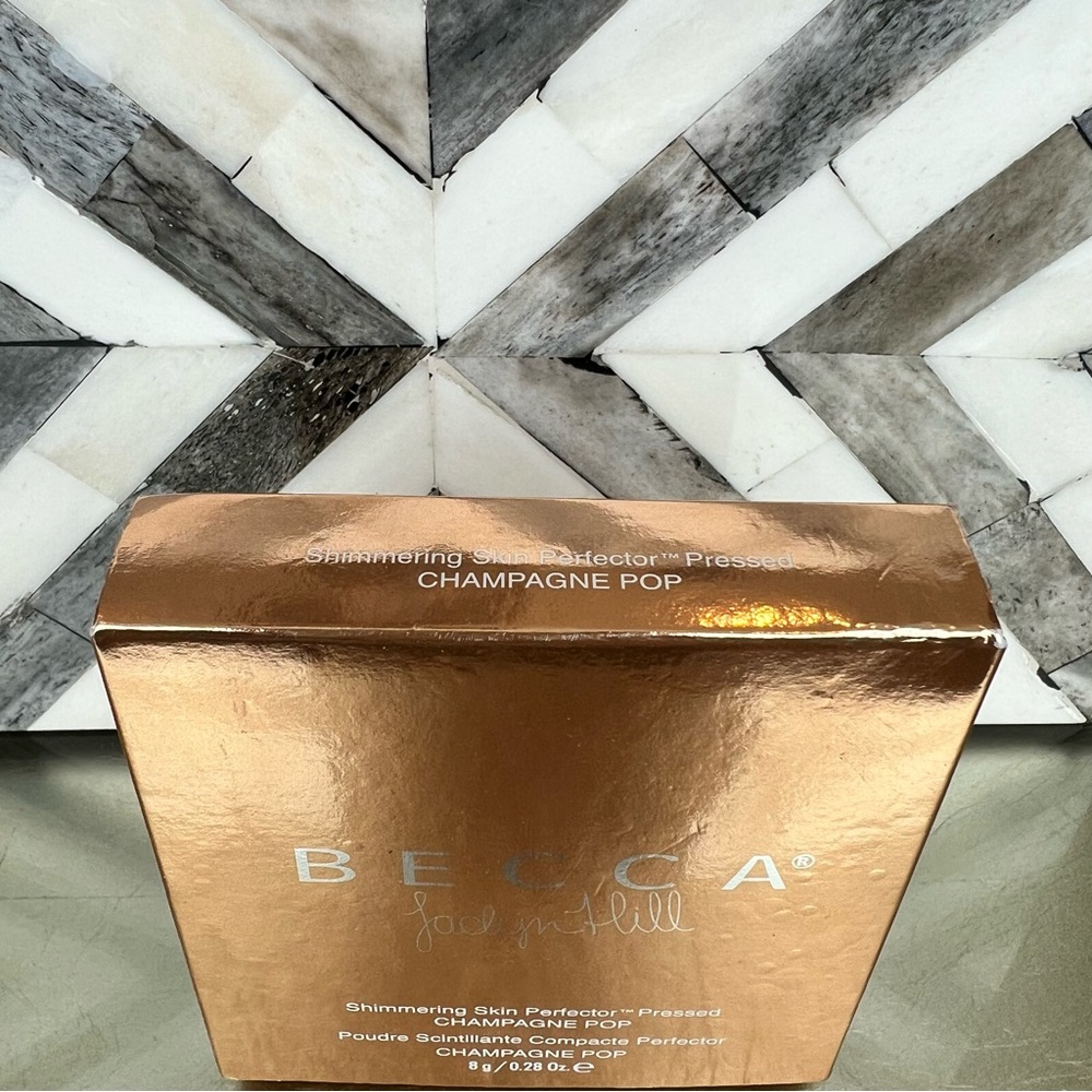 Becca Jaclyn hill shimmering skin champagne pop